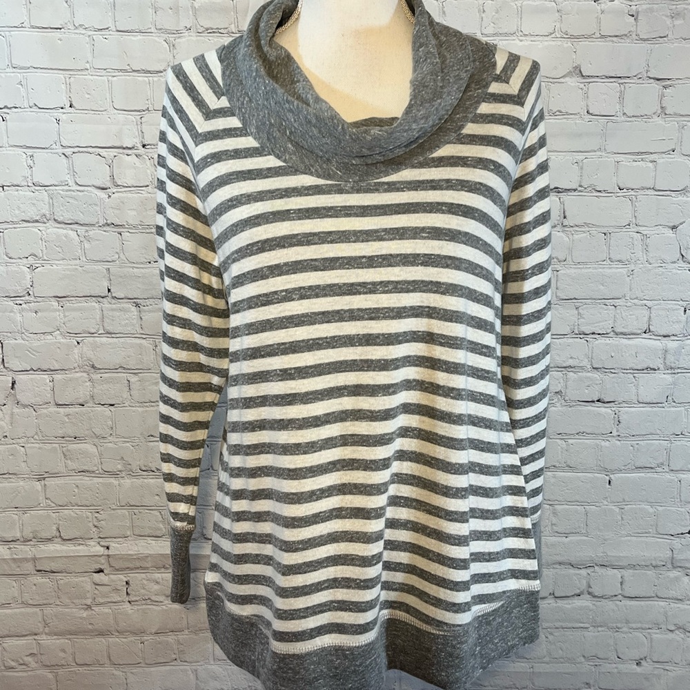 BOBEAU Drape Neck Long Sleeve Striped Top Gray & White-Medium